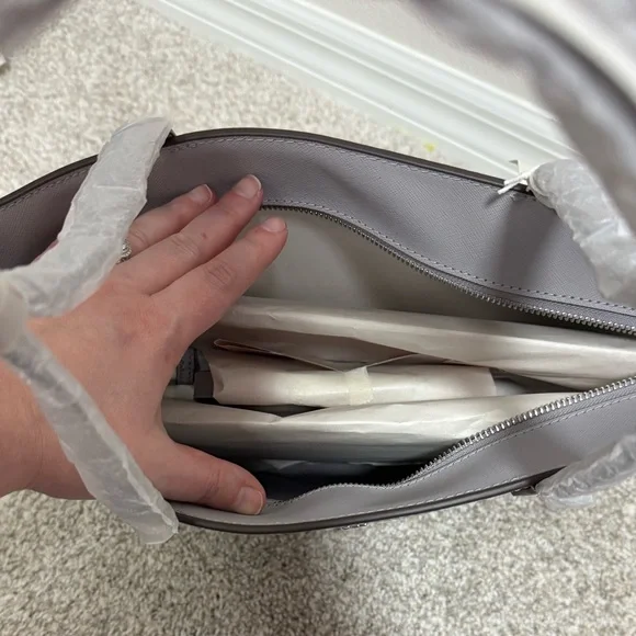 HP 3.28!! NWT Tory Burch Small Leather Tote with Crossbody Strap in Bay Gray - Picture 12 of 14